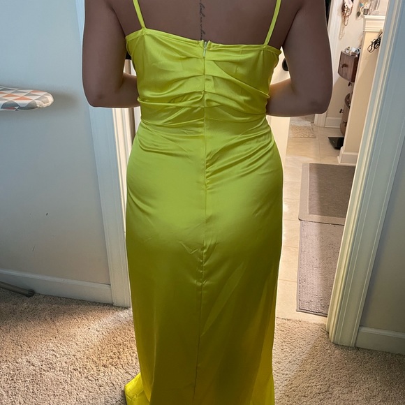 Yellow satin dress - Picture 4 of 6